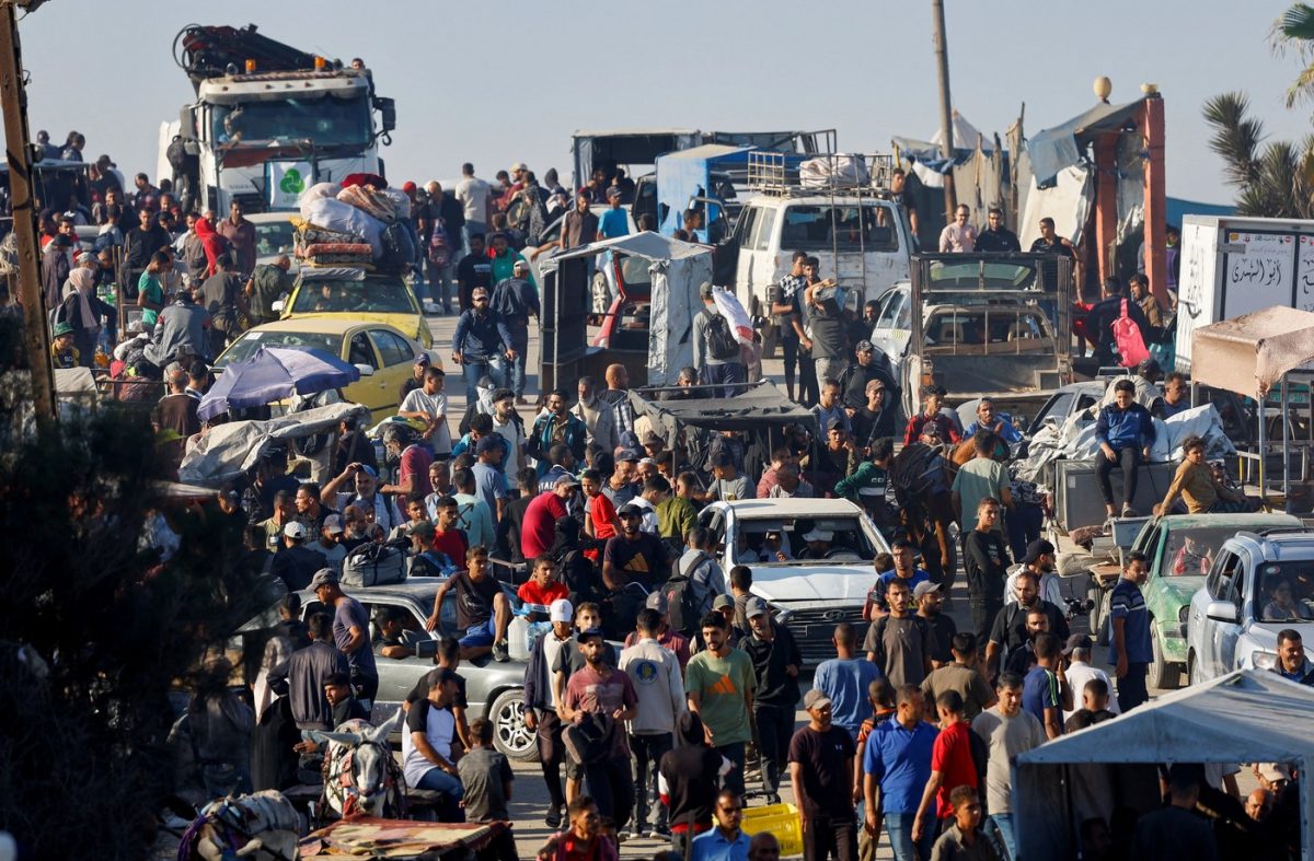 Thousands of Palestinians returning to areas vacated by Israeli soldiers in Gaza