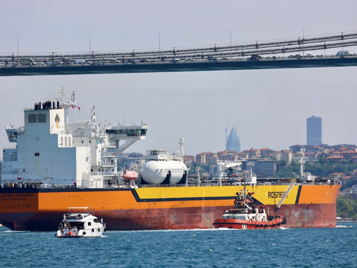 Top Indian oil buyer to comply with Western sanctions against Russia