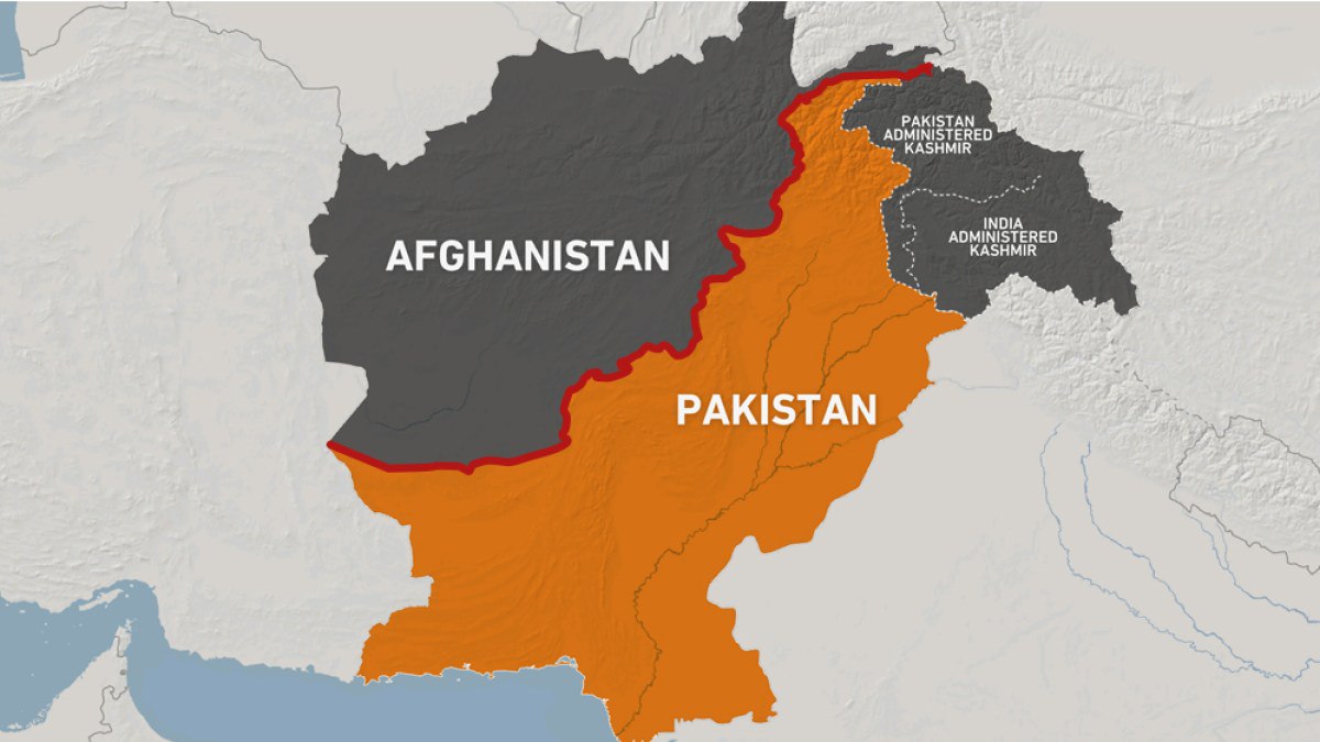 Taliban, Pakistan trade heavy fire along Afghanistan border