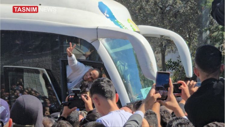 Tasnim exclusive images: Dozens of Palestinian prisoners freed from Israel’s Ofer prison as exchange begins