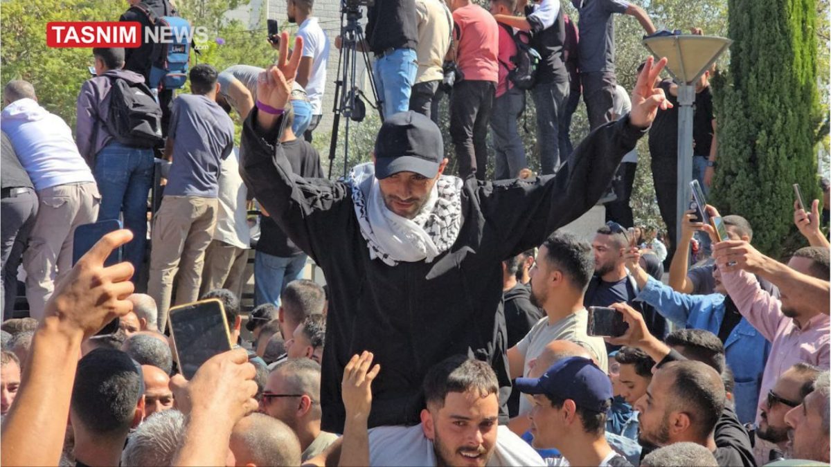 Tasnim exclusive images: Dozens of Palestinian prisoners freed from Israel’s Ofer prison as exchange begins 5 Tasnim exclusive images: Dozens of Palestinian prisoners freed from Israel’s Ofer prison as exchange begins