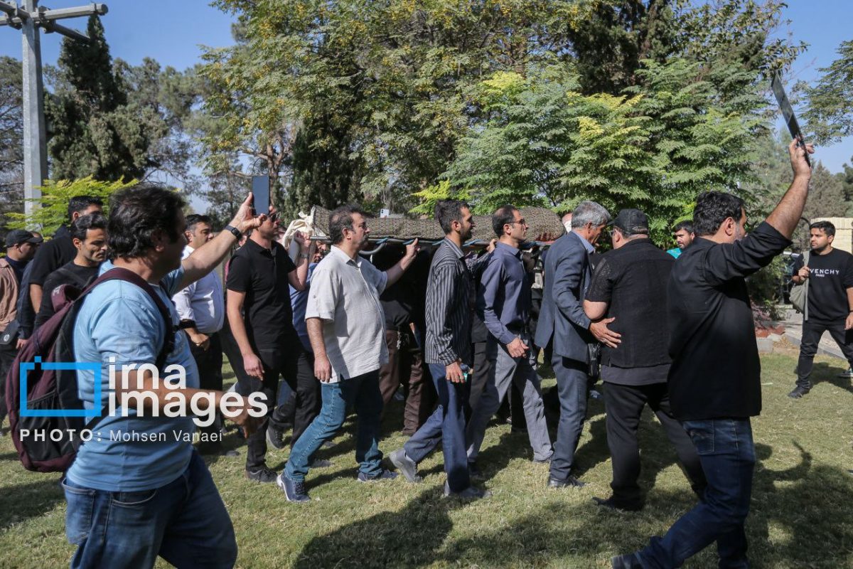 Funeral of Iranian dubbing artist Saeed Mozaffari held in Tehran