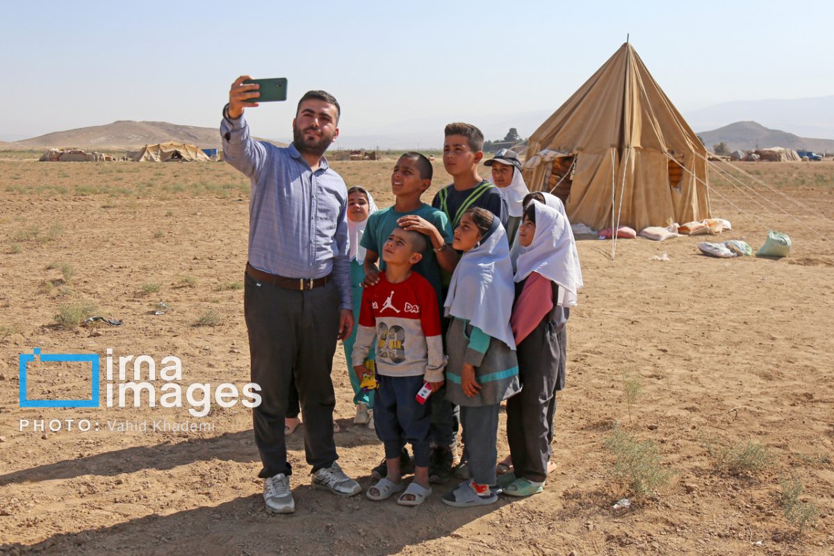 Schooling in Nomadic Tents in Iran 33 Schooling in Nomadic Tents in Iran