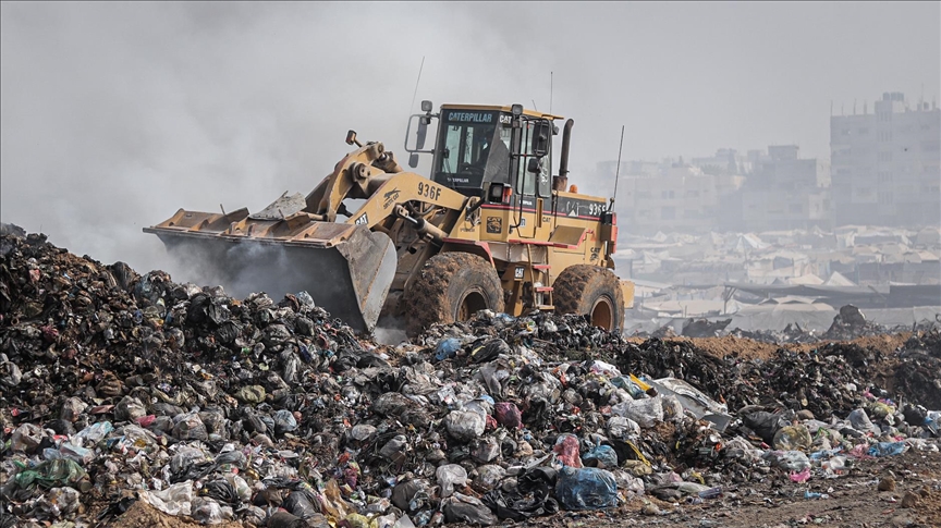 Gaza Municipal Union warns of disaster as 700,000 tons of waste pile up in enclave 1 Gaza Municipal Union warns of disaster as 700,000 tons of waste pile up in enclave