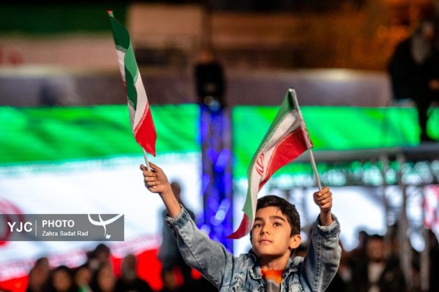Tehran unveils “Kneeling Before Iran” monument at Enghelab Square