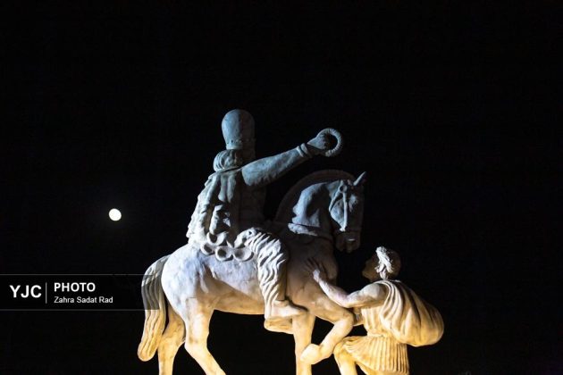 Tehran unveils “Kneeling Before Iran” monument at Enghelab Square
