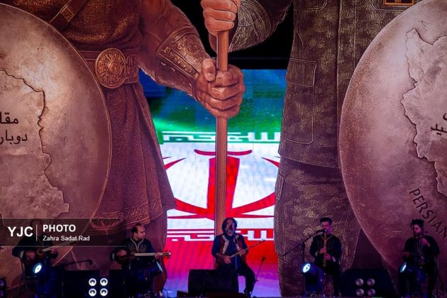 Tehran unveils “Kneeling Before Iran” monument at Enghelab Square