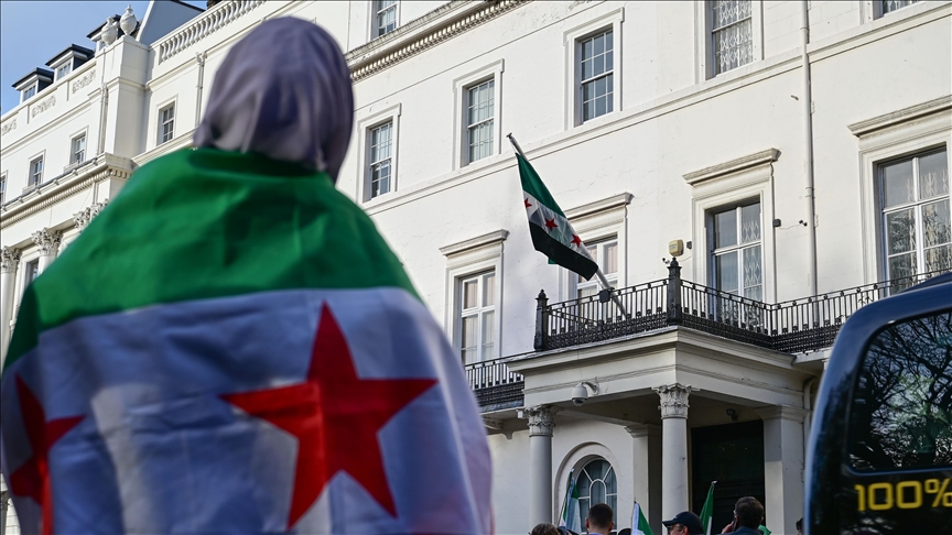 Syrian flag hoisted at Britain embassy after 12-year closure 1 Syrian flag hoisted at Britain embassy after 12-year closure