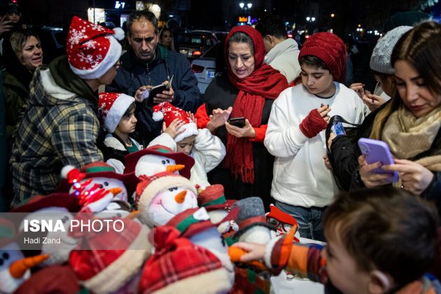 Christmas Eve atmosphere brings festive mood to Tehran