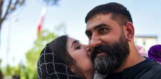 Enthusiastic welcome for the surviving crew of the Dena destroyer in Shiraz