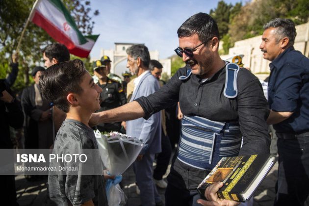 Enthusiastic welcome for the surviving crew of the Dena destroyer in Shiraz