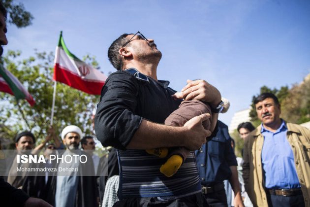Enthusiastic welcome for the surviving crew of the Dena destroyer in Shiraz
