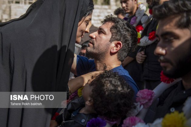 Enthusiastic welcome for the surviving crew of the Dena destroyer in Shiraz