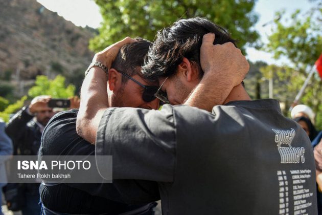 Enthusiastic welcome for the surviving crew of the Dena destroyer in Shiraz