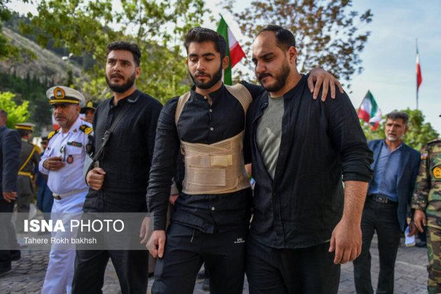 Enthusiastic welcome for the surviving crew of the Dena destroyer in Shiraz