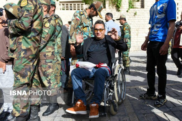 Enthusiastic welcome for the surviving crew of the Dena destroyer in Shiraz