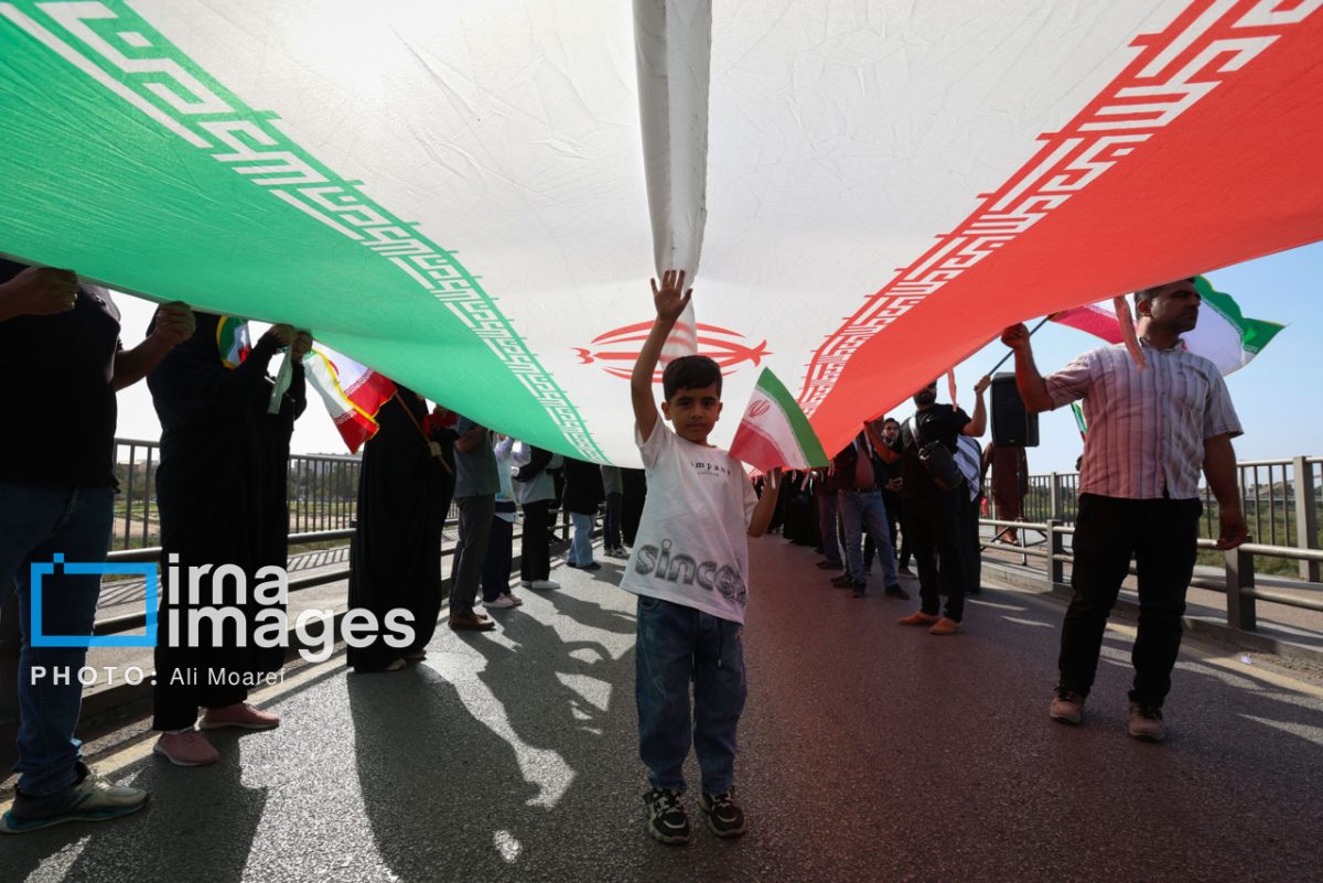 Human Chain of Iranian People to Condemn Trump's Attack on Civilian Infrastructure