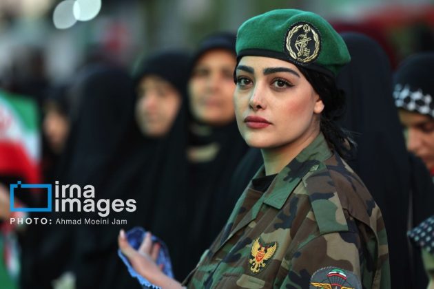 Iranian “Janfada” Girls Show Willingness to Defend the Country