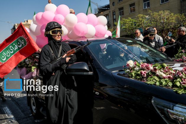 Iranian “Janfada” Girls Show Willingness to Defend the Country