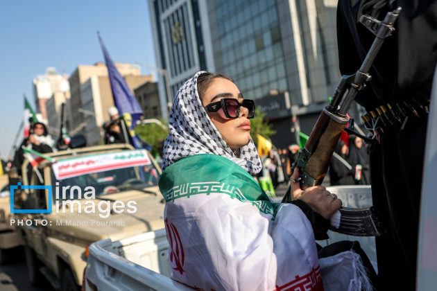 Iranian “Janfada” Girls Show Willingness to Defend the Country