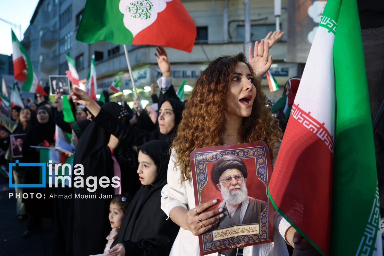 Iranian “Janfada” Girls Show Willingness to Defend the Country