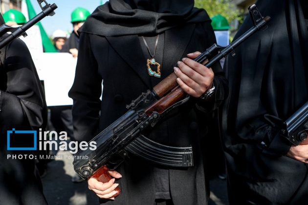 Iranian “Janfada” Girls Show Willingness to Defend the Country