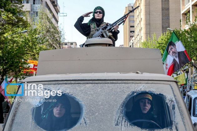 Iranian “Janfada” Girls Show Willingness to Defend the Country